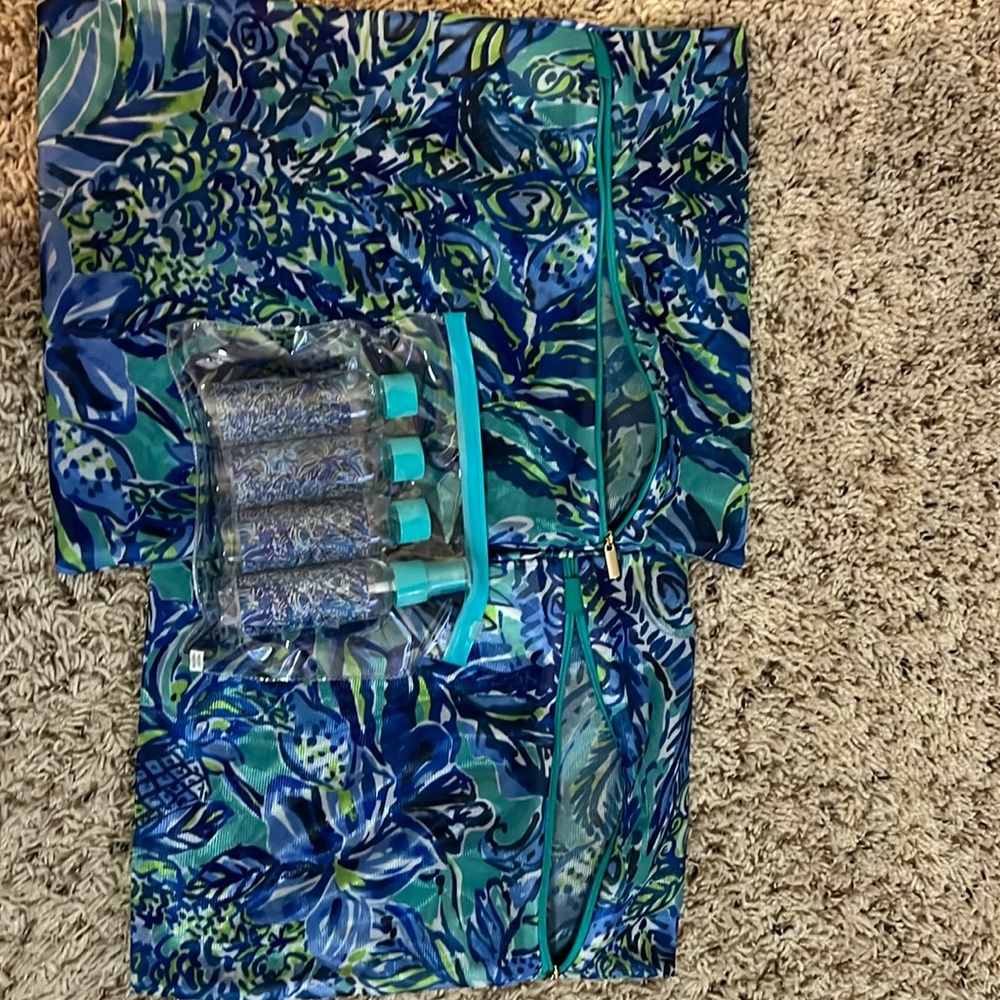 Lilly Pulitzer travel bag set